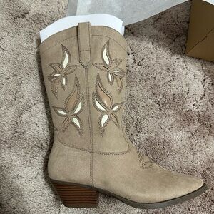 Cowboy boots, never worn